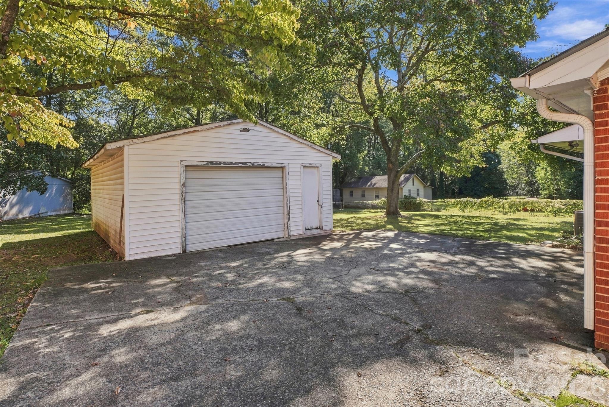 Single Family Residence at 7218 Lakeside Drive N, Charlotte, photo 27 of 30