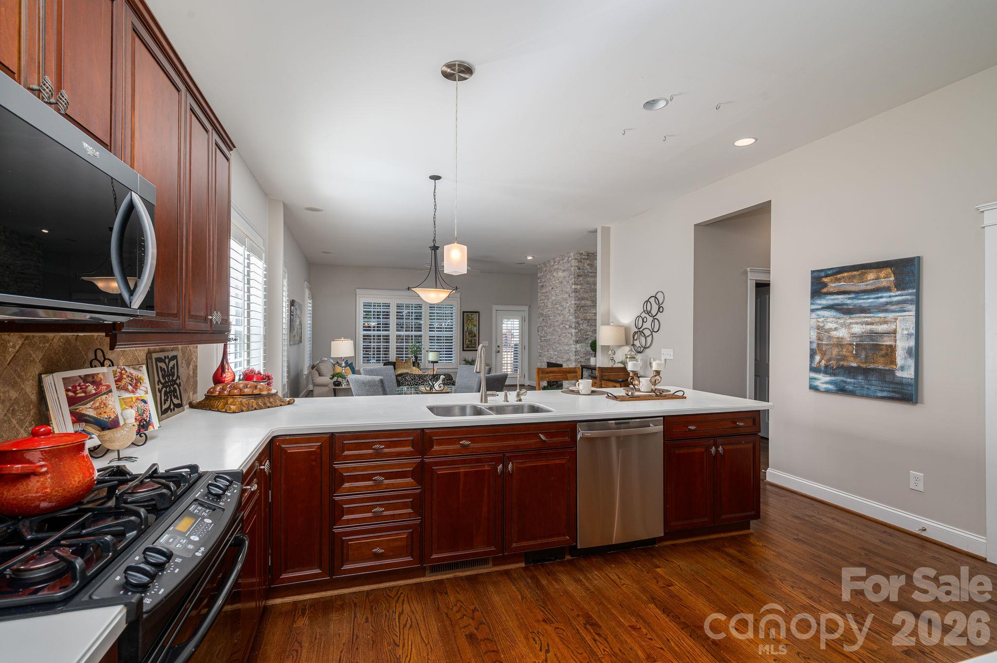 Single Family Residence at 113 Ft. William Avenue, Belmont, photo 7 of 46