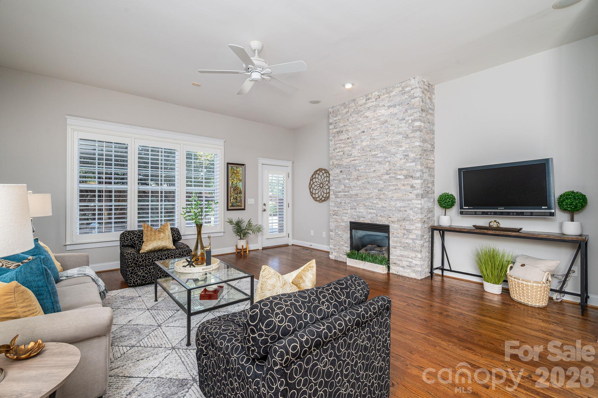 Single Family Residence at 113 Ft. William Avenue, Belmont, photo 14 of 46