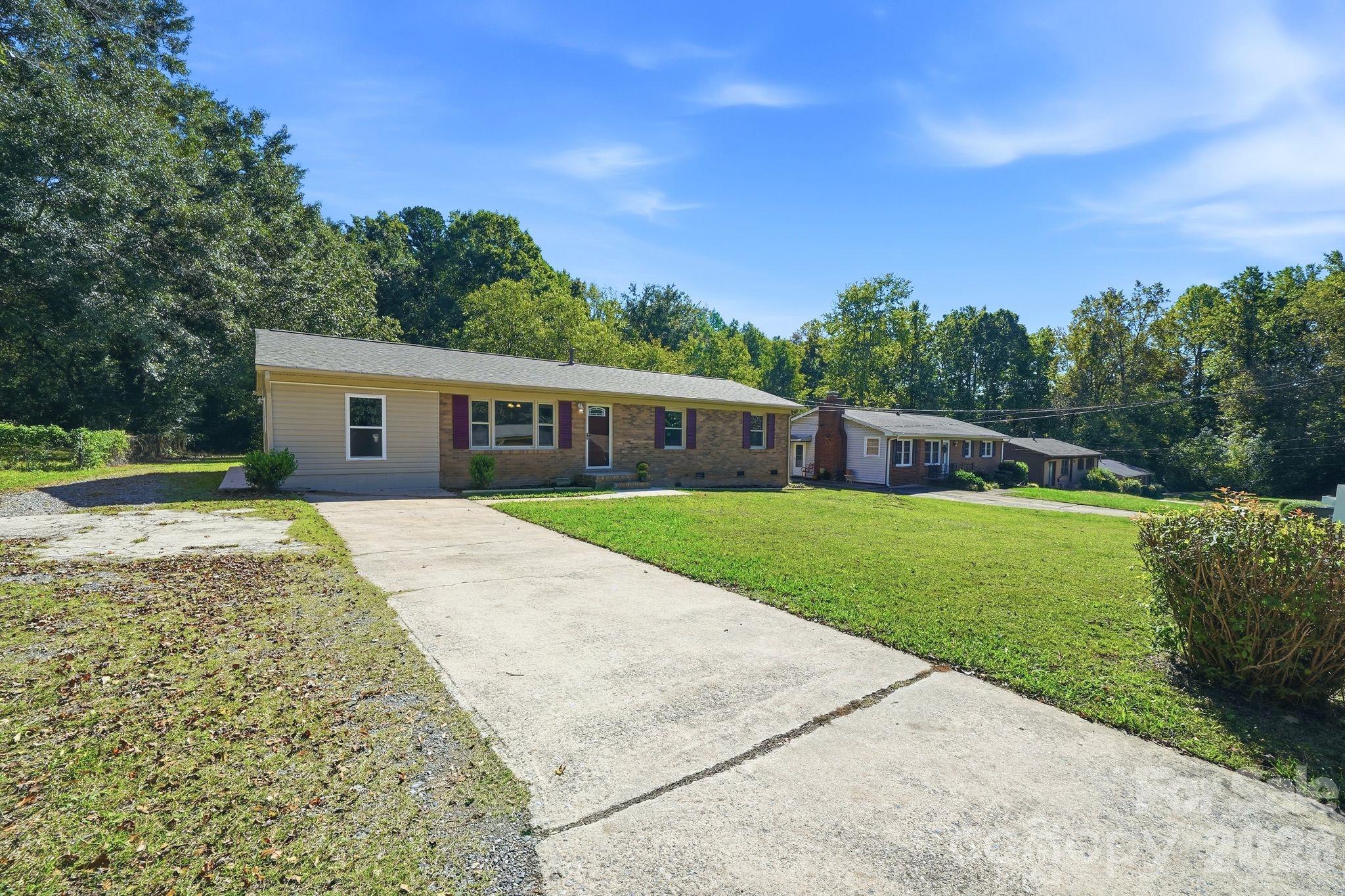 Single Family Residence at 754 Vancouver Lane, Gastonia, photo 2 of 34