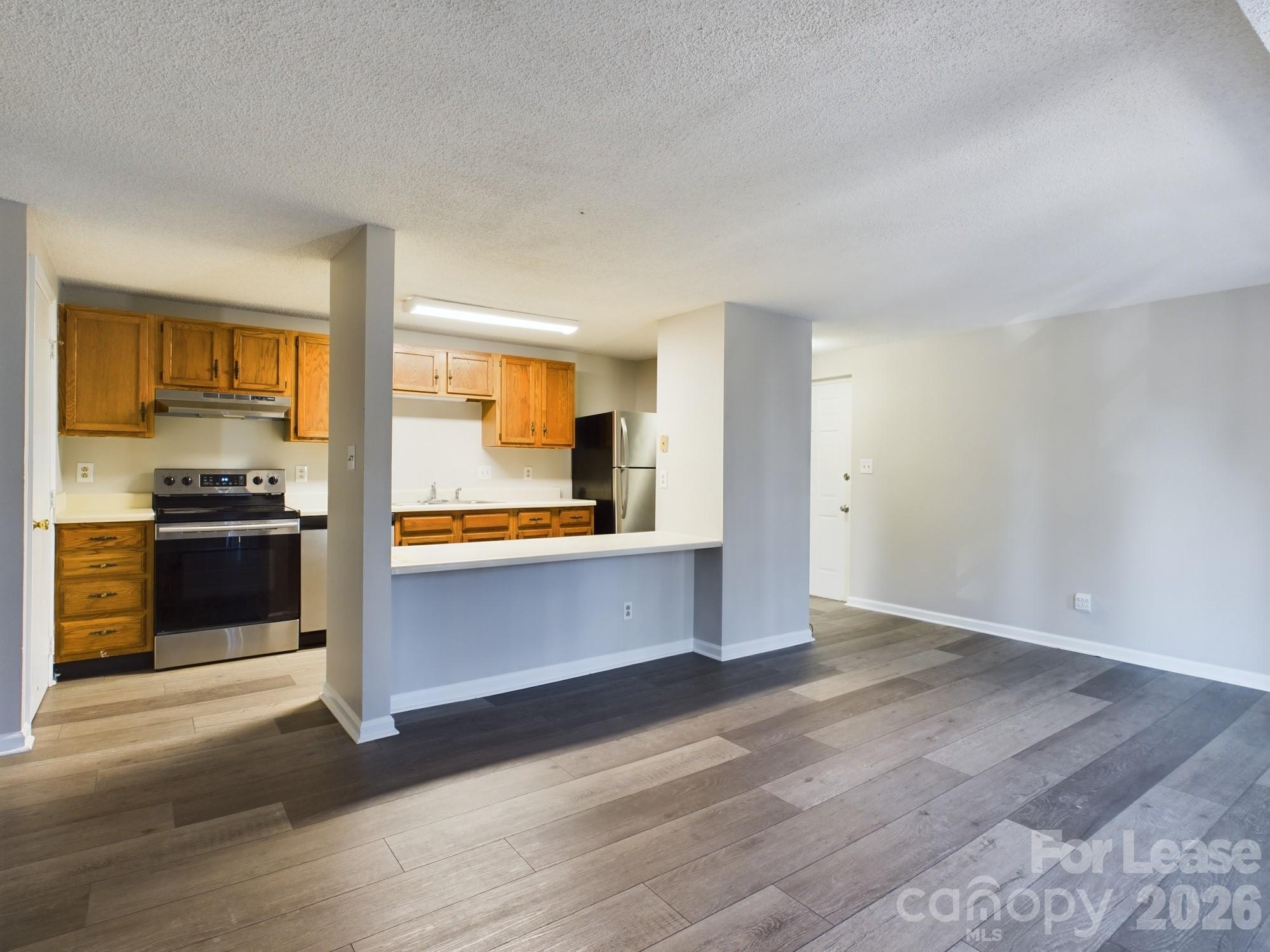 Apartment at 9511 Shannon green Drive, Charlotte, photo 3 of 21