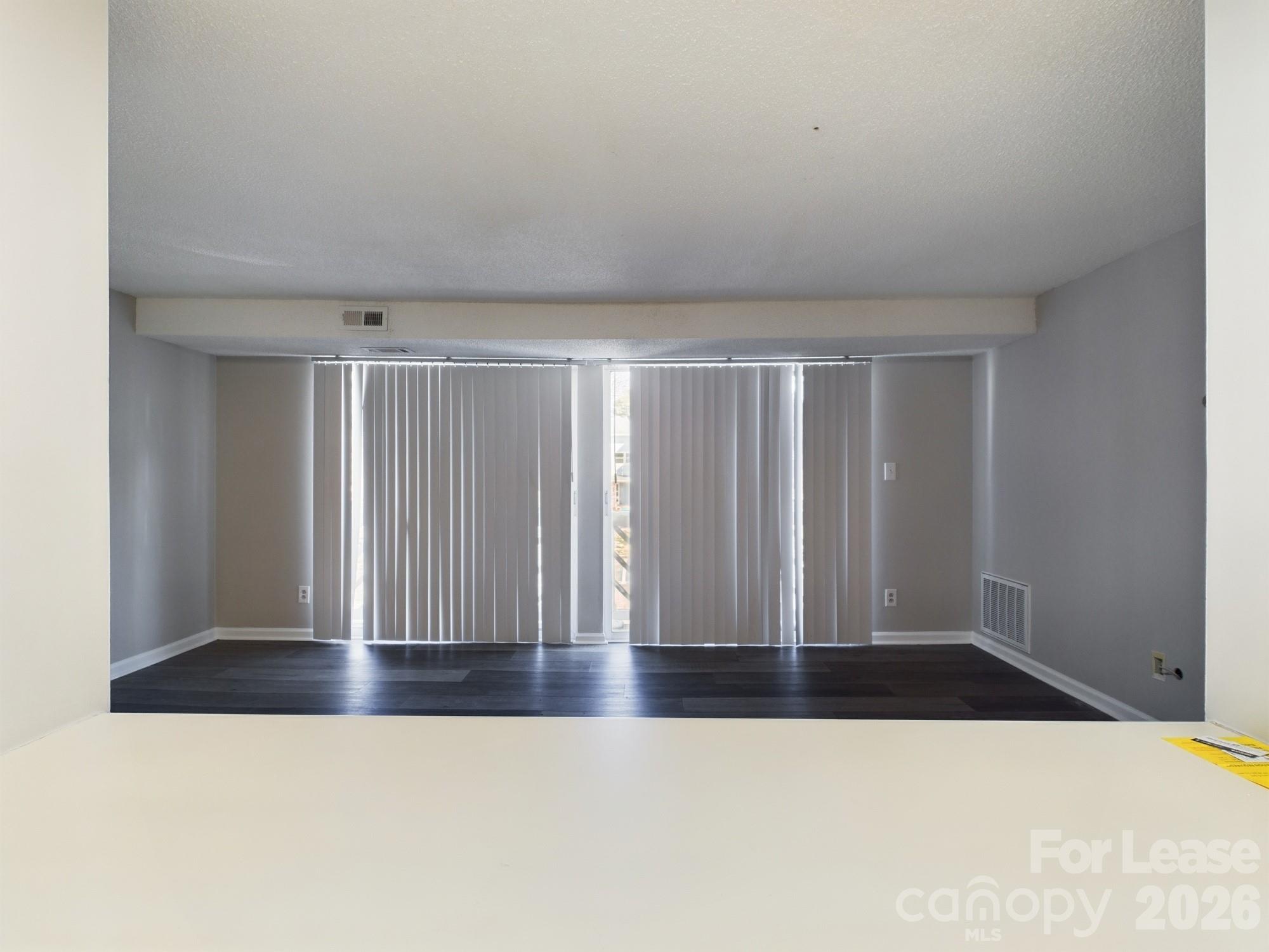 Apartment at 9511 Shannon green Drive, Charlotte, photo 4 of 21