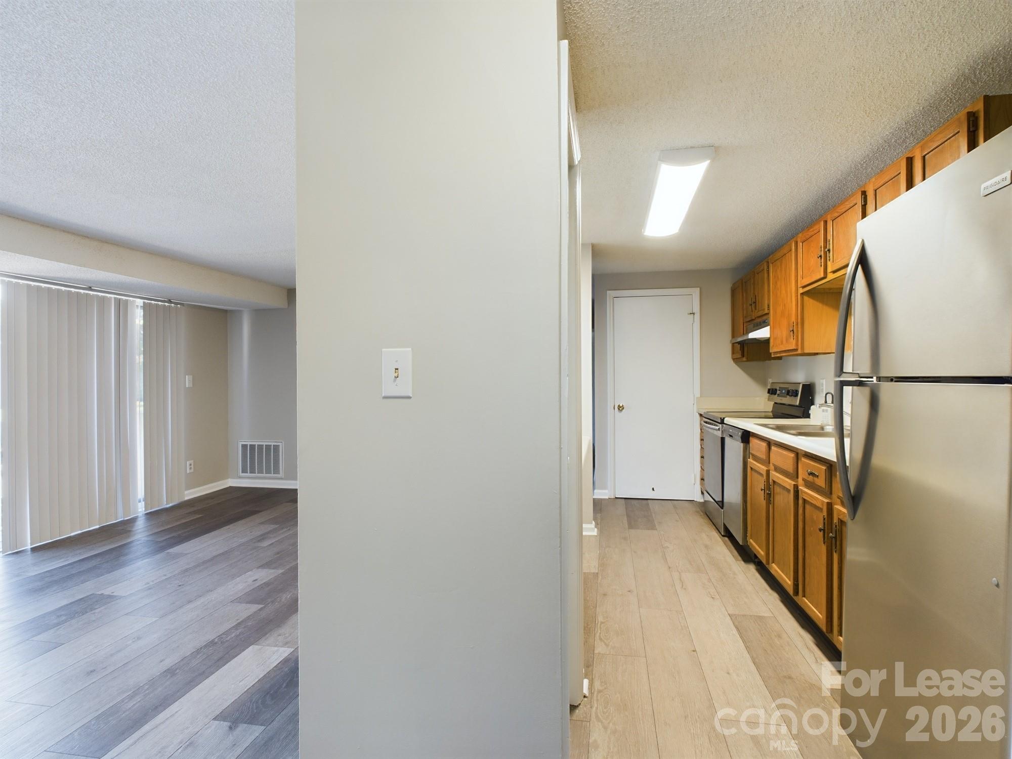 Apartment at 9511 Shannon green Drive, Charlotte, photo 5 of 21