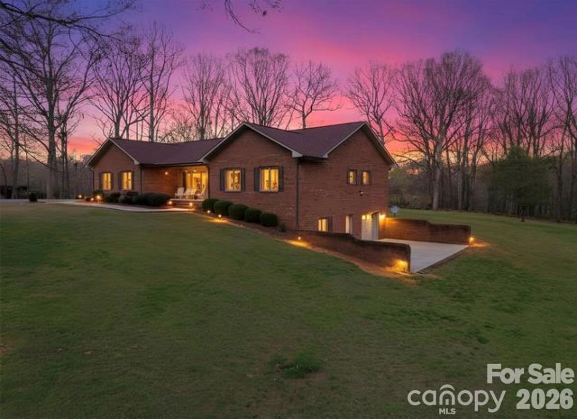 Single Family Residence at 328 Davidson Court, Taylorsville, photo 2 of 30