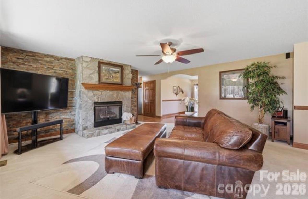 Single Family Residence at 328 Davidson Court, Taylorsville, photo 9 of 30