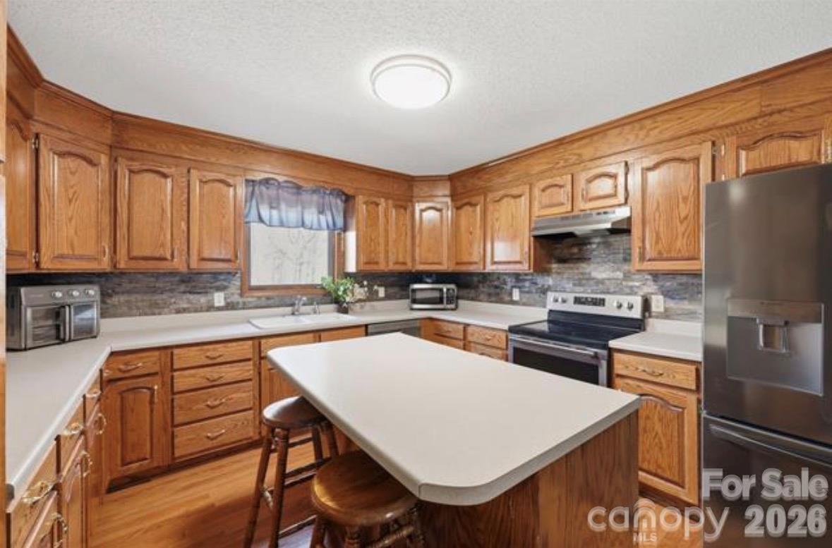 Single Family Residence at 328 Davidson Court, Taylorsville, photo 10 of 30