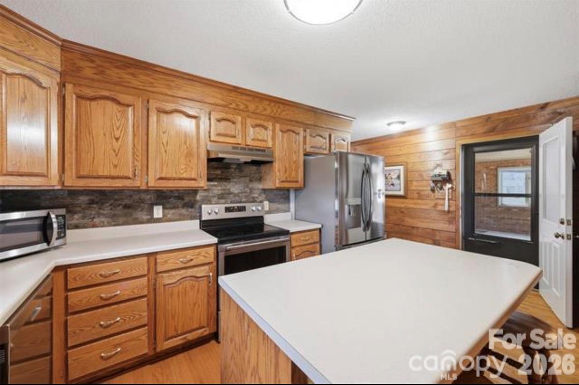 Single Family Residence at 328 Davidson Court, Taylorsville, photo 11 of 30