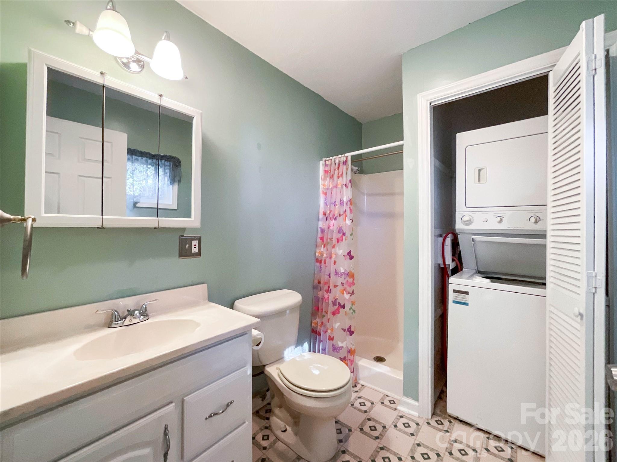 Hall Bath Back apt - 6708 Aerowood Circle, Waxhaw
