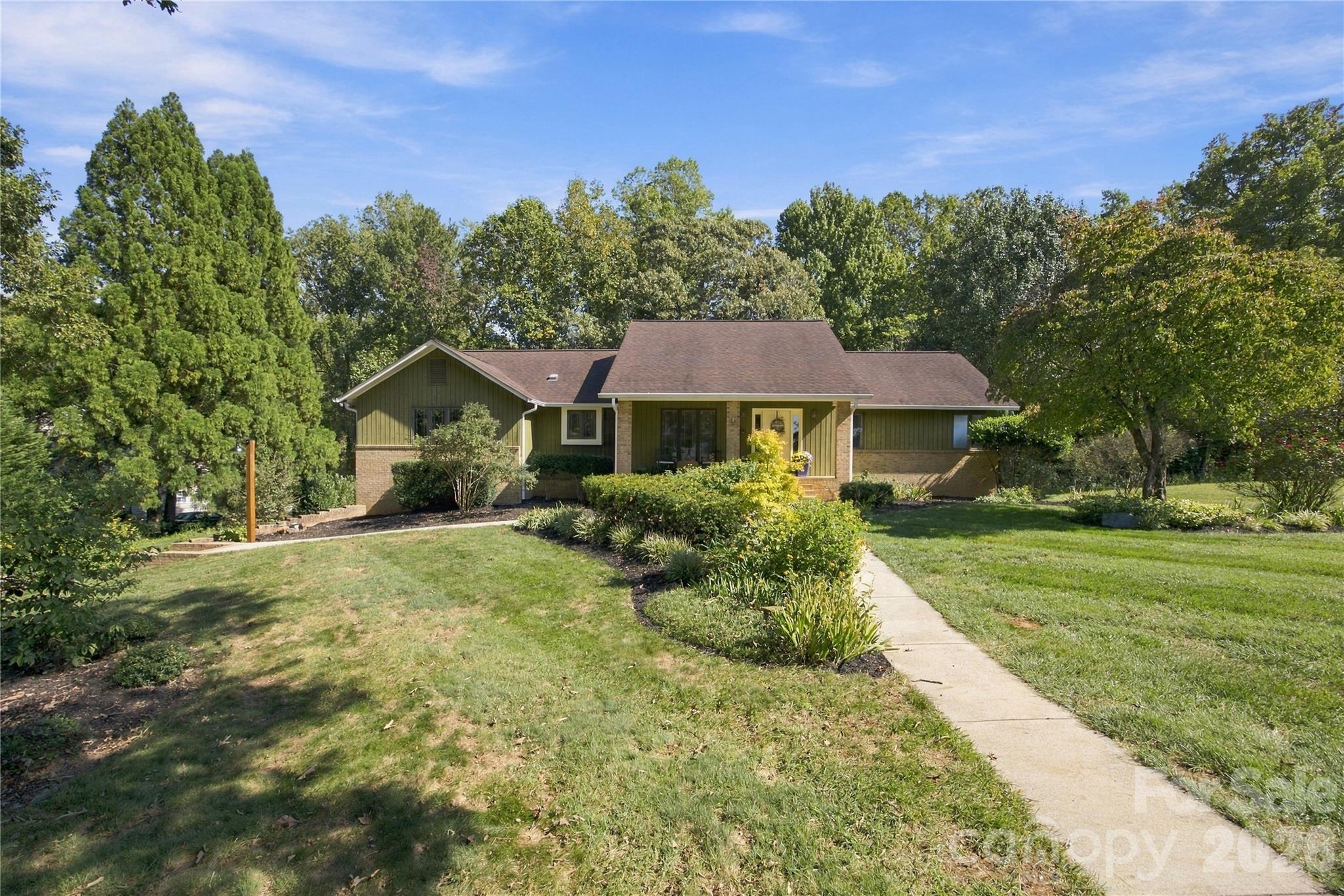 Single Family Residence at 146 Renaissance Place, Statesville, photo 3 of 48