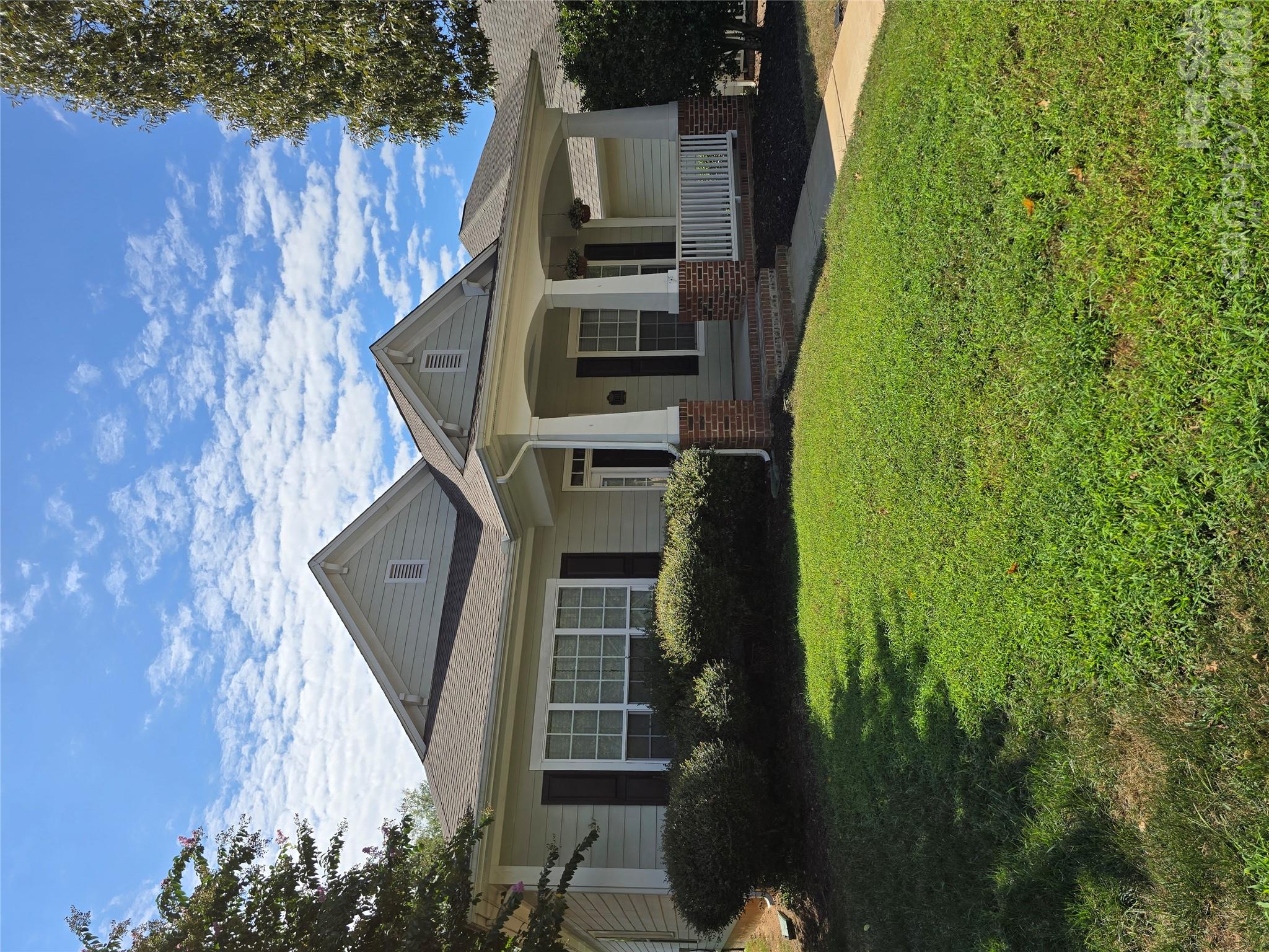 1121 Gainsborough Drive