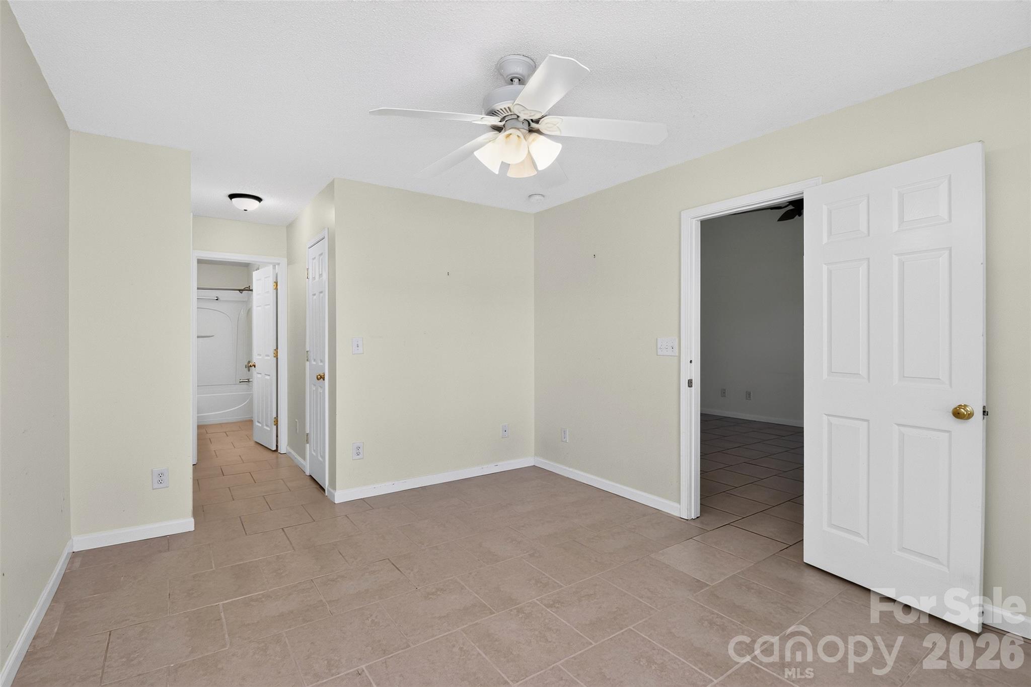 Townhouse at 16931 Greenlawn Hills Court, Charlotte, photo 16 of 34