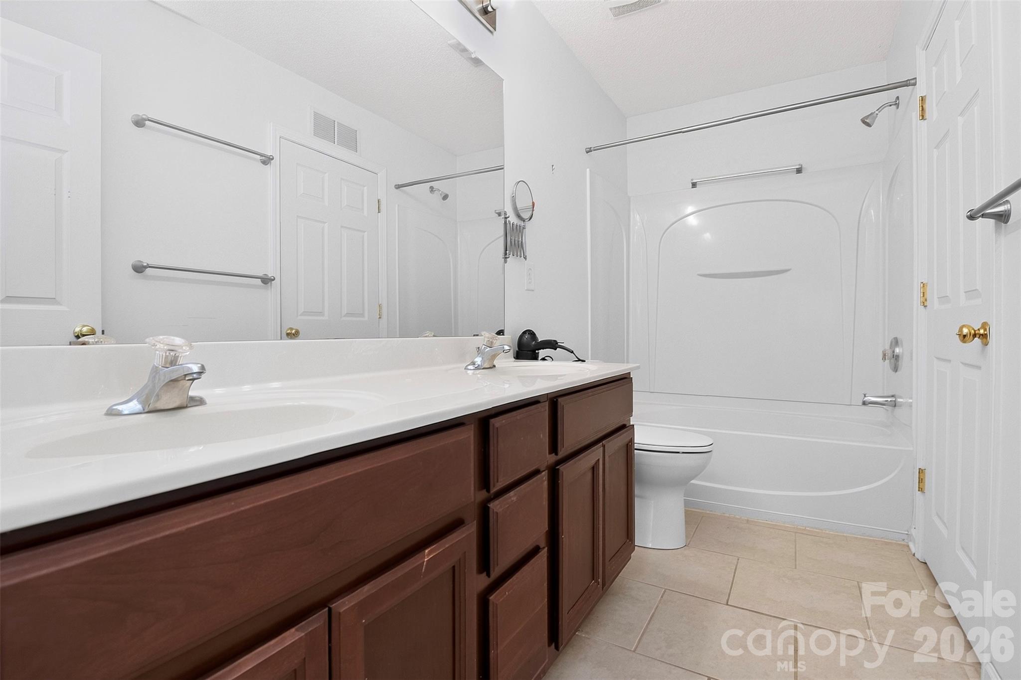 Townhouse at 16931 Greenlawn Hills Court, Charlotte, photo 20 of 34
