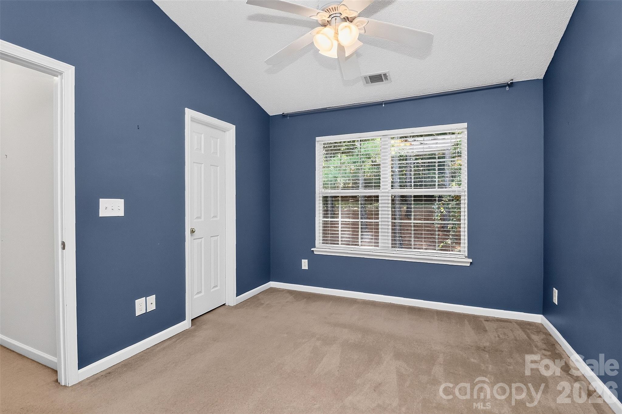 Townhouse at 16931 Greenlawn Hills Court, Charlotte, photo 12 of 34