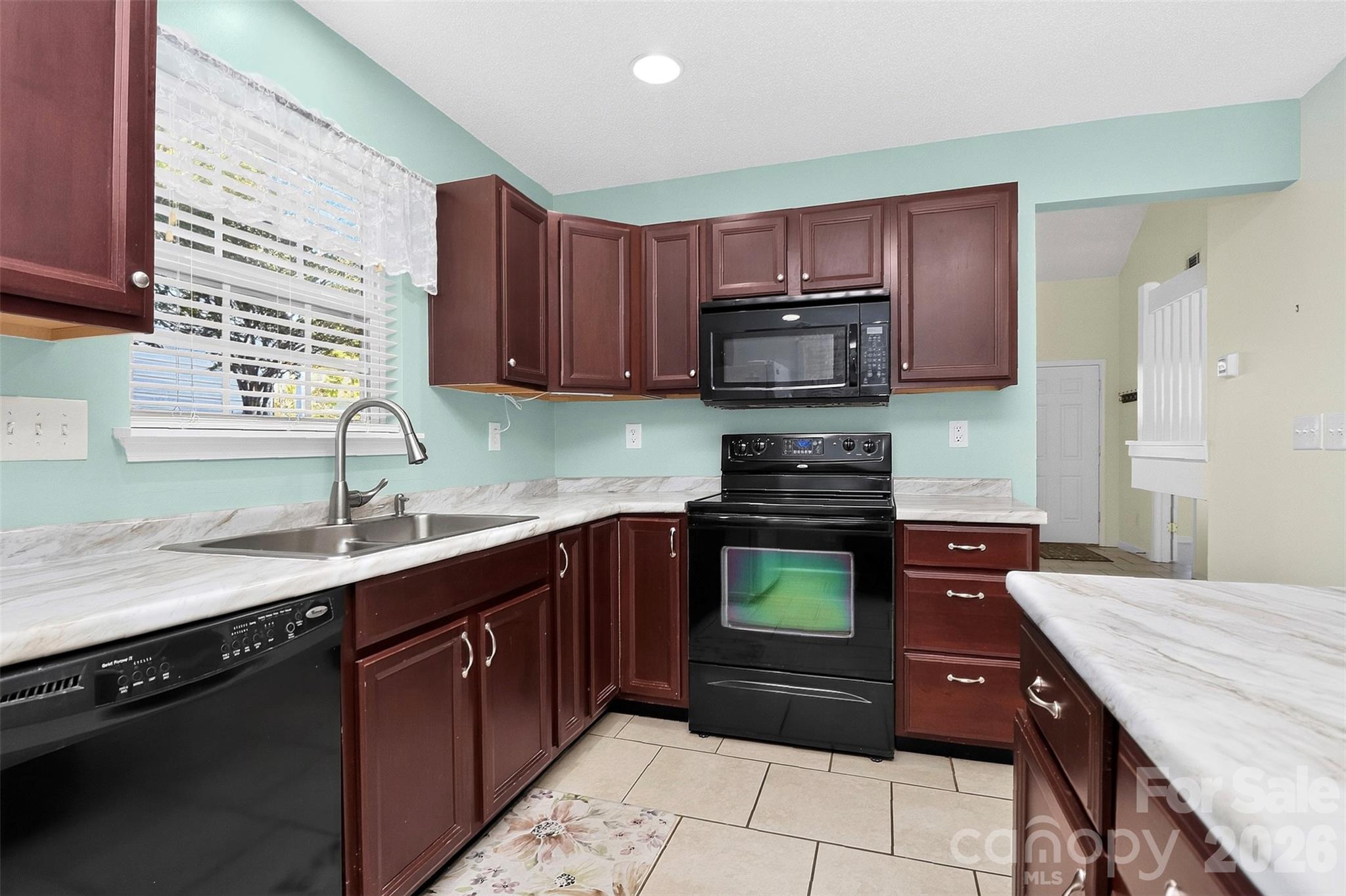 Townhouse at 16931 Greenlawn Hills Court, Charlotte, photo 5 of 34