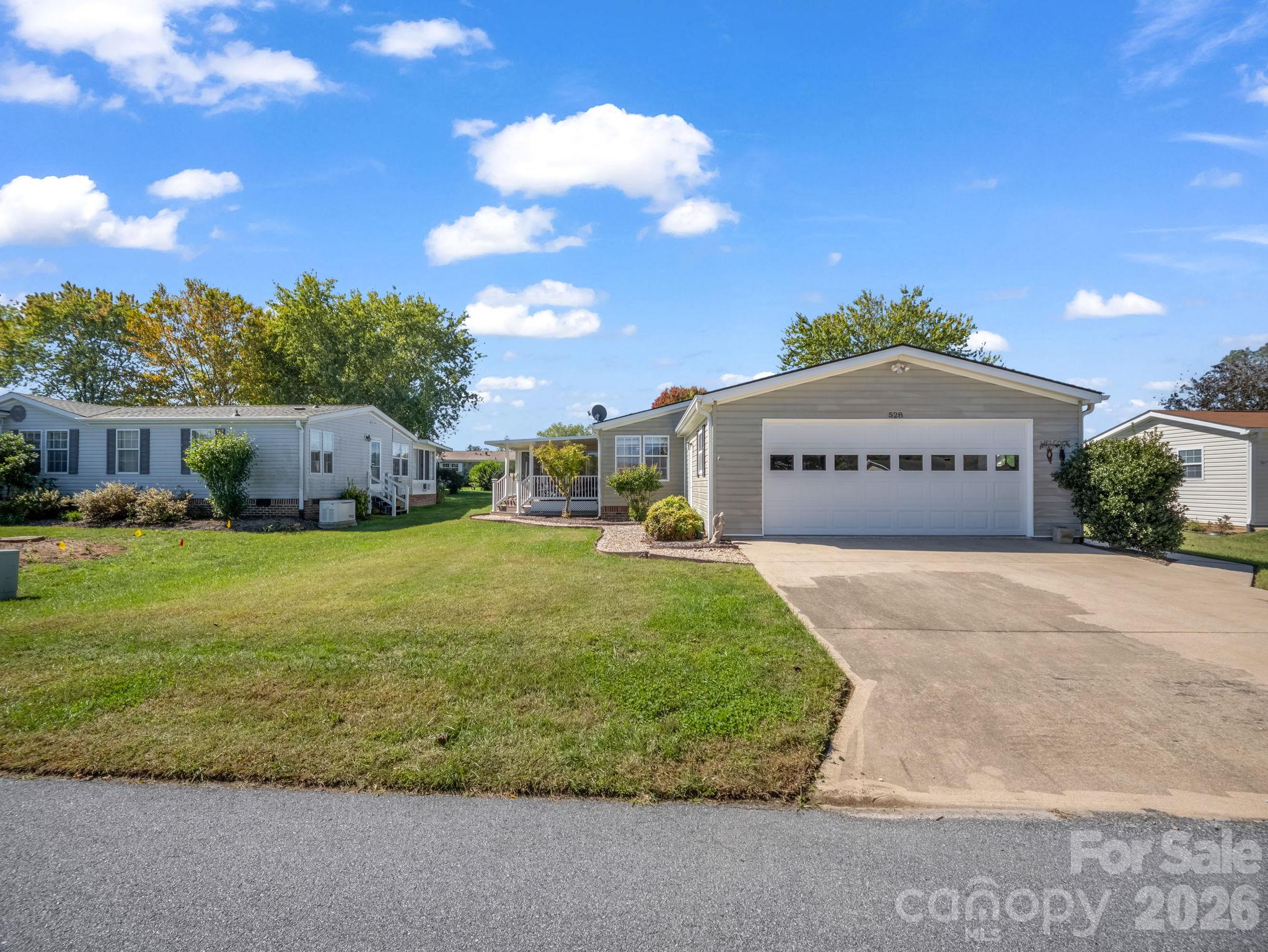Single Family Residence at 528 Riverwind Drive, Hendersonville, photo 4 of 46