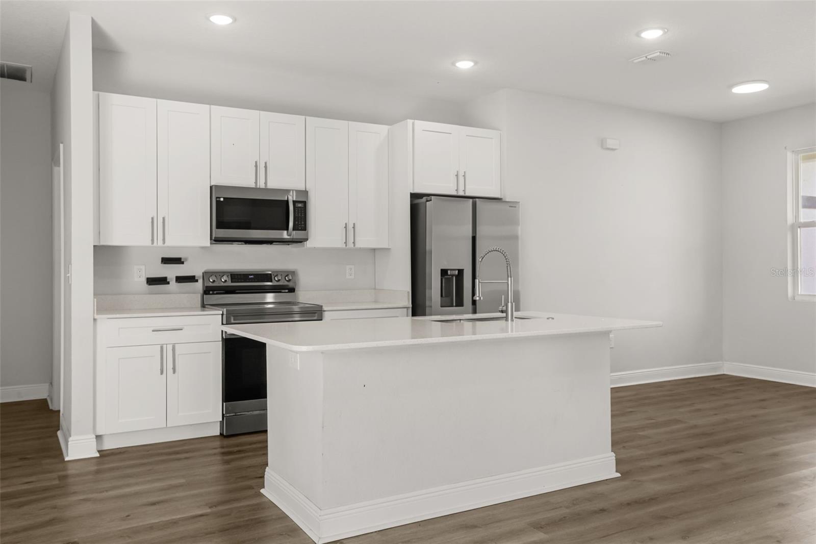 Kitchen comes with stainless steel - 1101 SAINT TROPEZ CT, KISSIMMEE