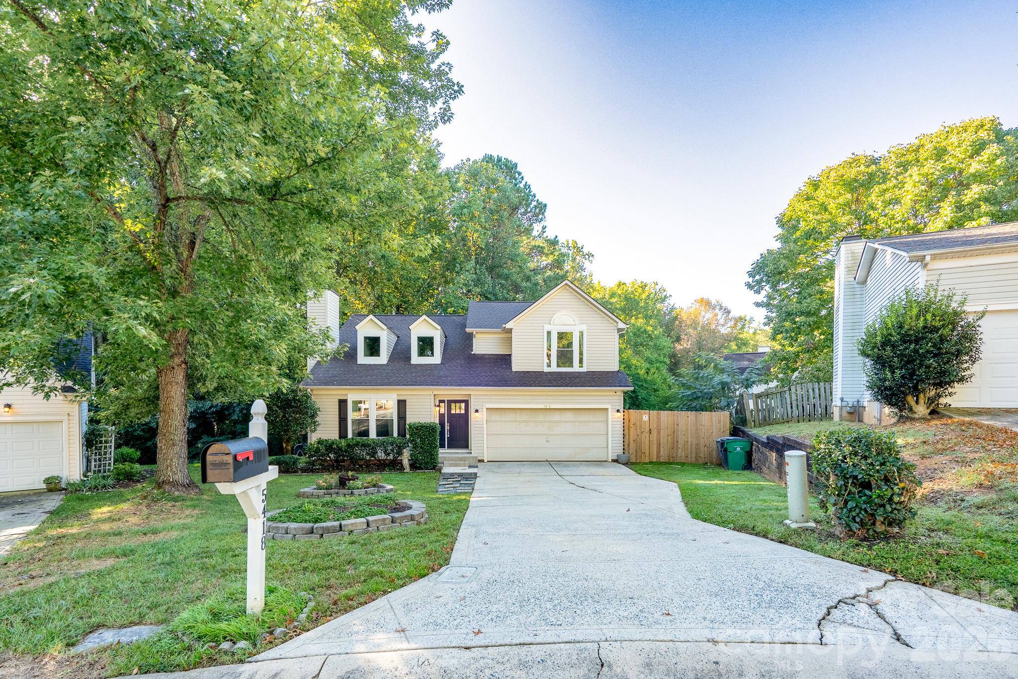 Single Family Residence at 5418 Groveton Court, Charlotte, photo 4 of 43