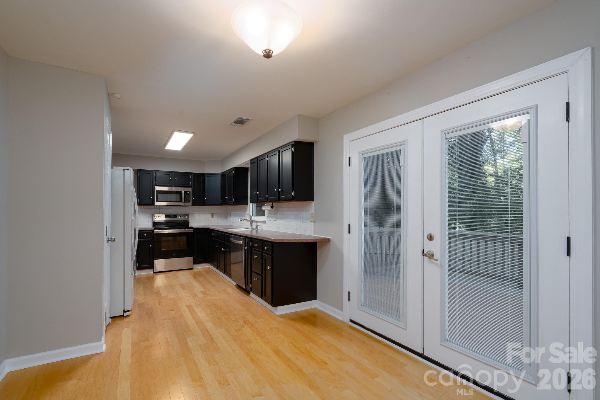 Single Family Residence at 5418 Groveton Court, Charlotte, photo 18 of 43