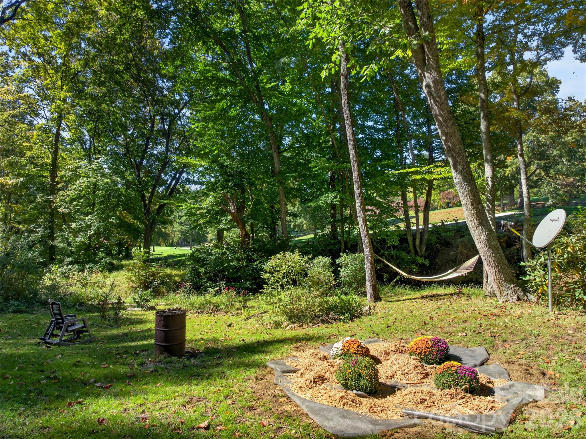 Creekside Yard - 180 Divot Drive, Canton
