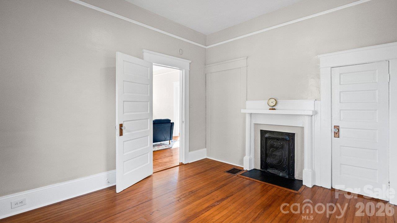 Single Family Residence at 605 Oakland Avenue, Charlotte, photo 8 of 24