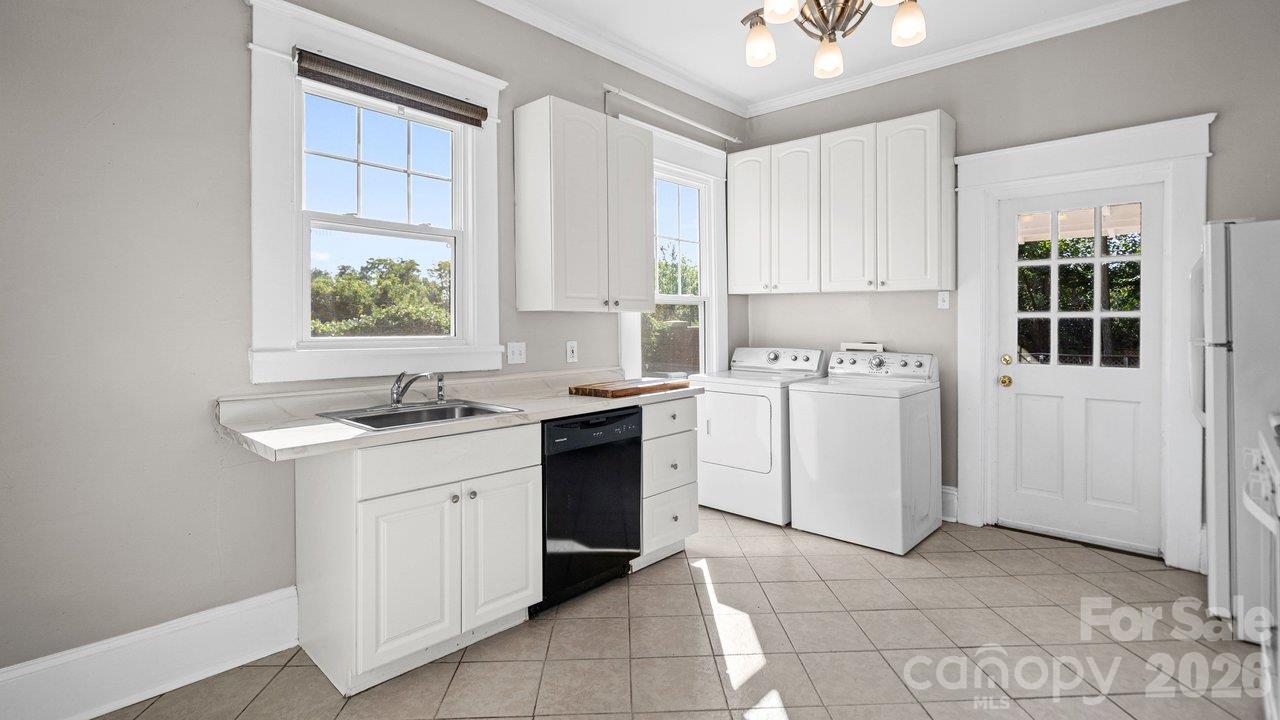 Single Family Residence at 605 Oakland Avenue, Charlotte, photo 12 of 24