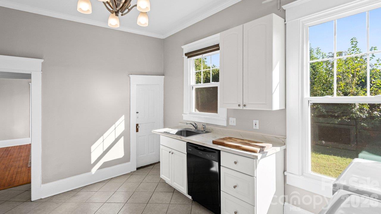 Single Family Residence at 605 Oakland Avenue, Charlotte, photo 15 of 24