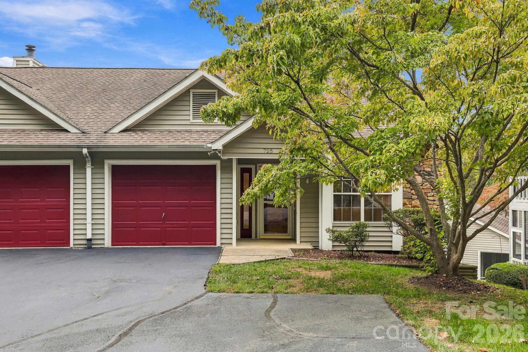 Townhouse at 725 N Park Place, Hendersonville, photo 2 of 40