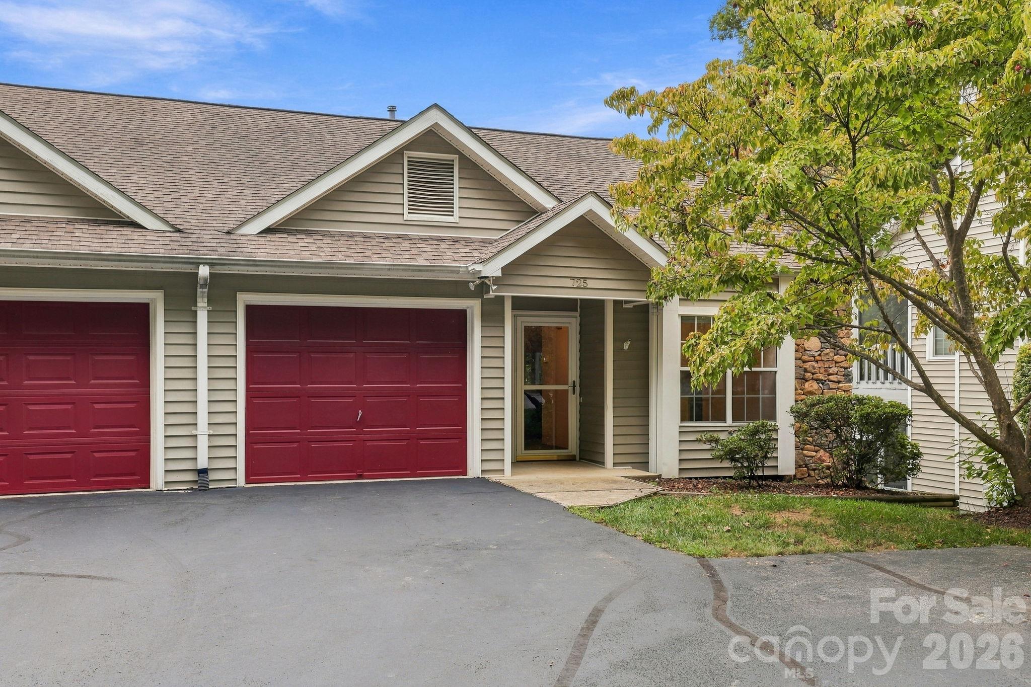 Townhouse at 725 N Park Place, Hendersonville, photo 3 of 40