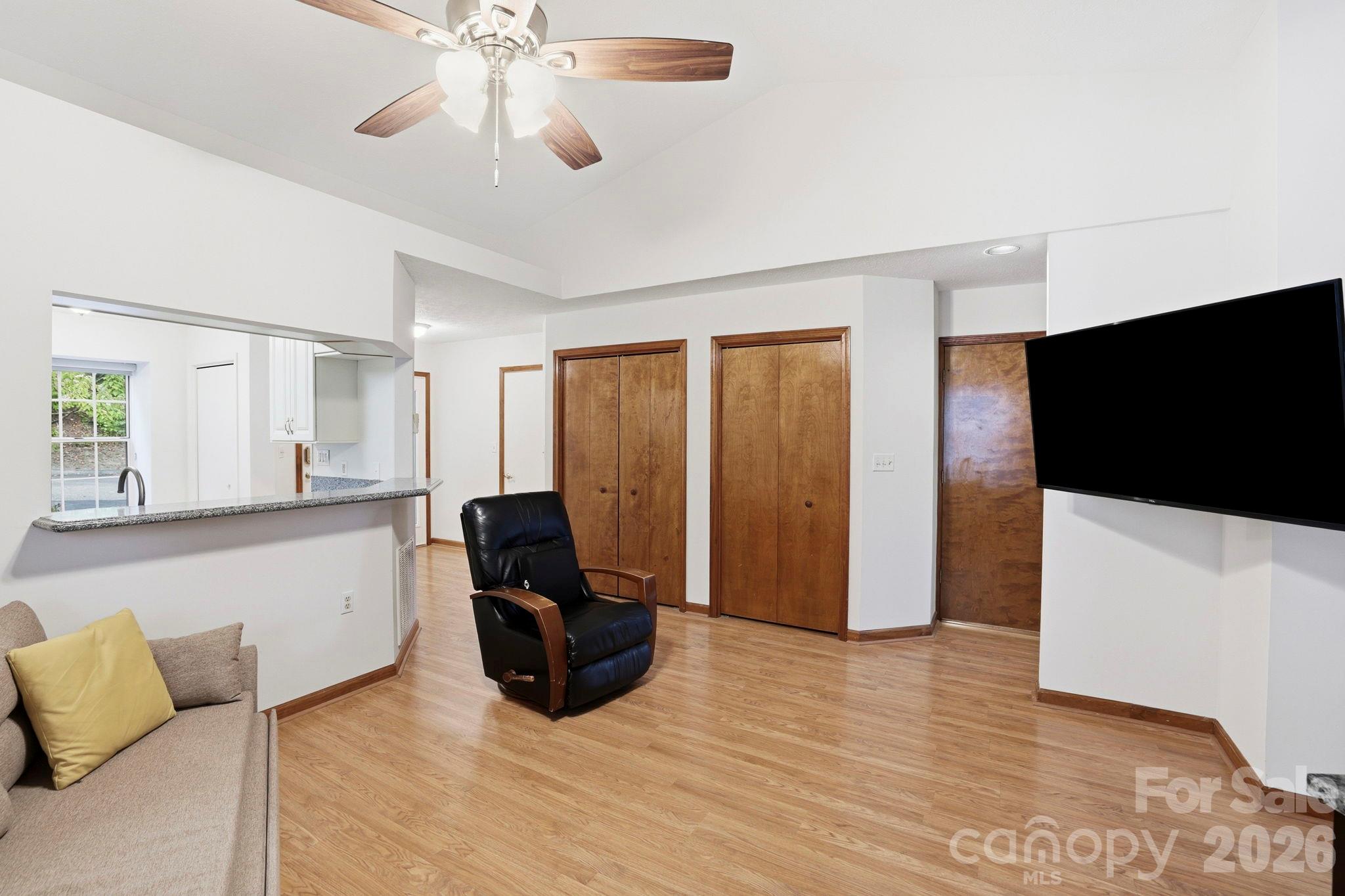 Townhouse at 725 N Park Place, Hendersonville, photo 17 of 40
