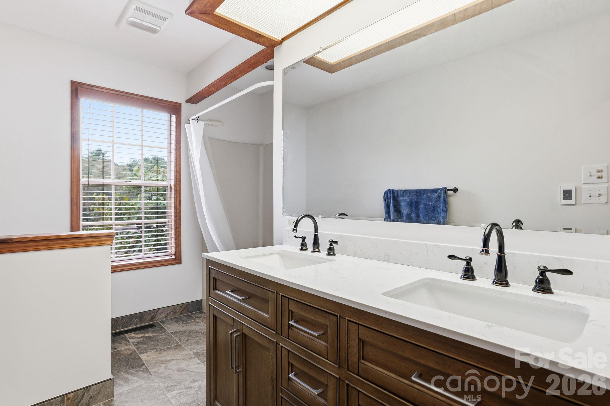 Townhouse at 725 N Park Place, Hendersonville, photo 23 of 40