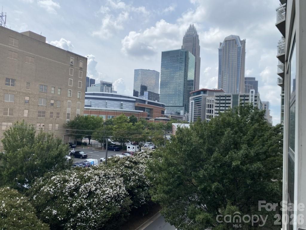 Condominium at 525 E 6th Street, Charlotte, photo 2 of 9