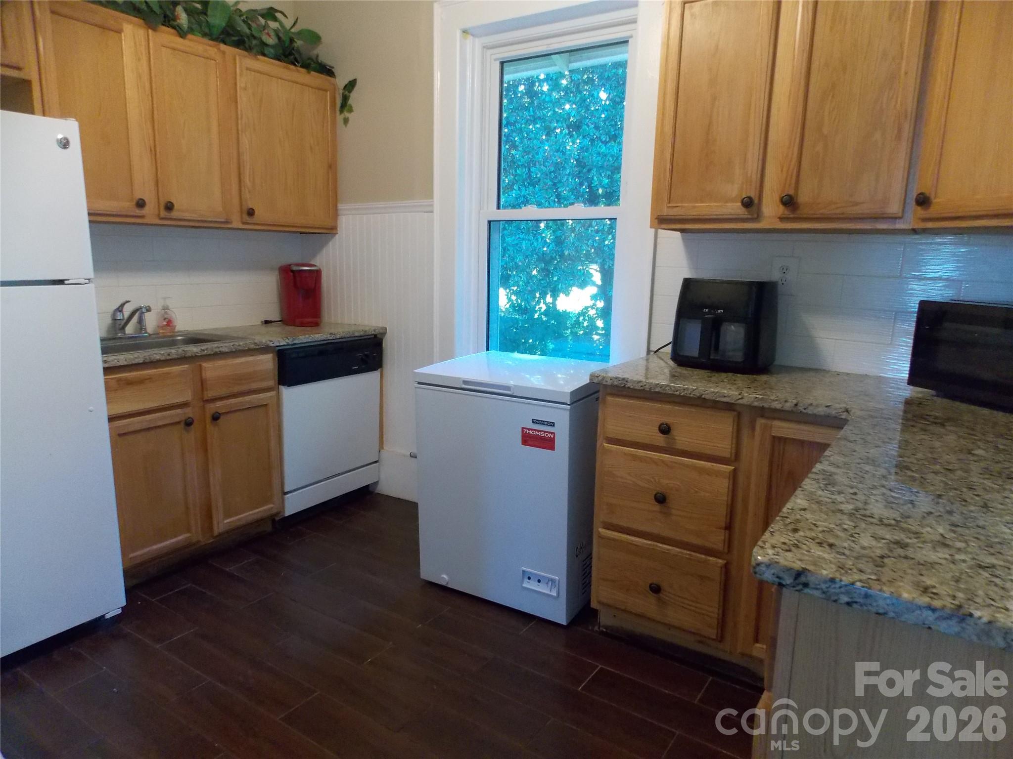 Single Family Residence at 809 Grove Avenue, Lenoir, photo 6 of 12