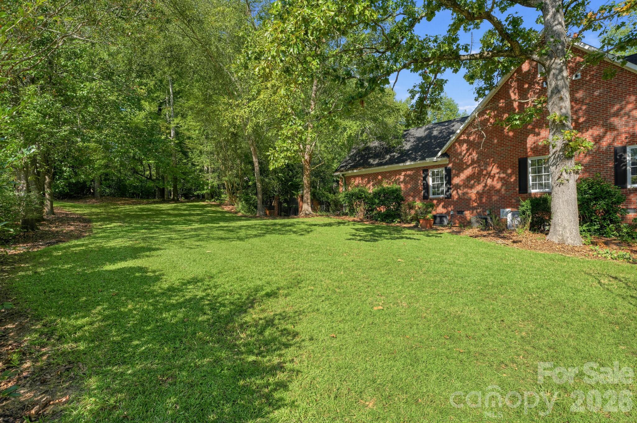 Single Family Residence at 1933 Tara Trail, Lancaster, photo 3 of 48