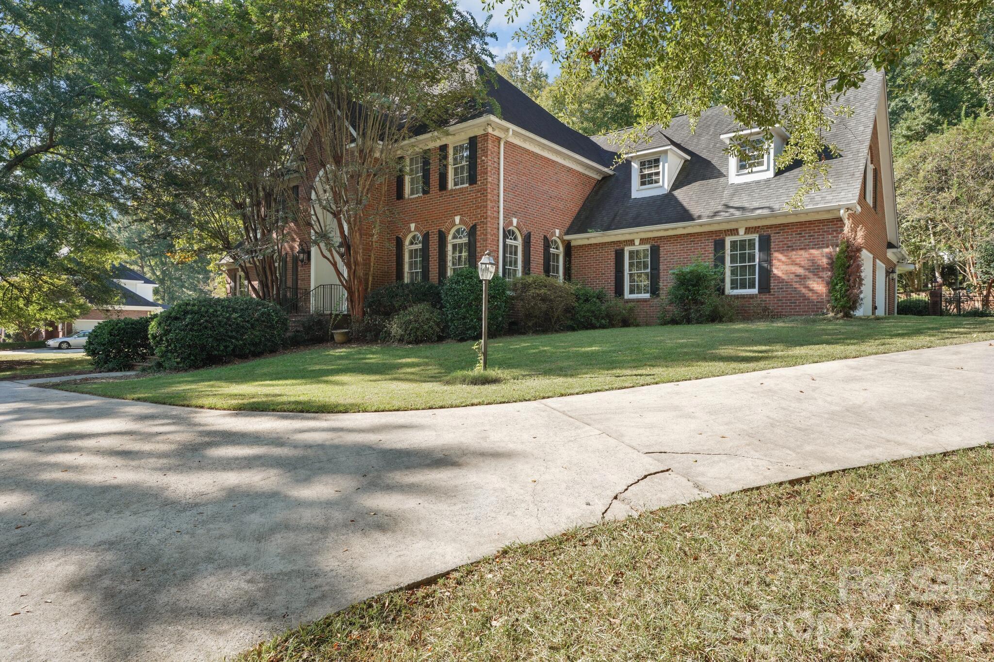 Single Family Residence at 1933 Tara Trail, Lancaster, photo 10 of 48
