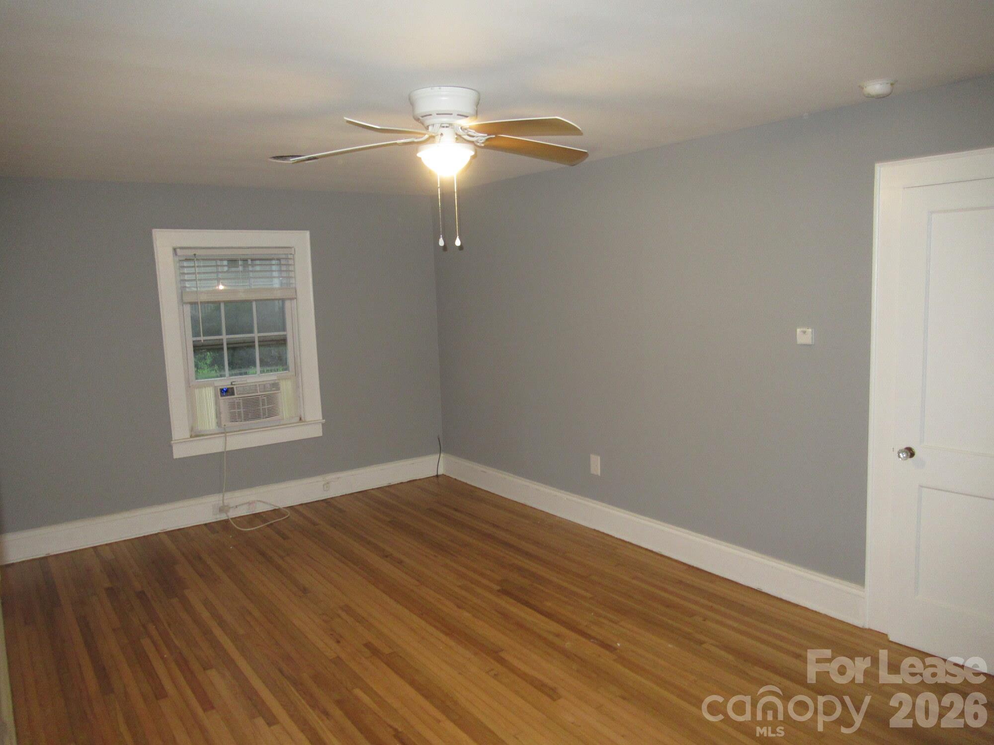 Den - 520 E Pine Street, Lincolnton