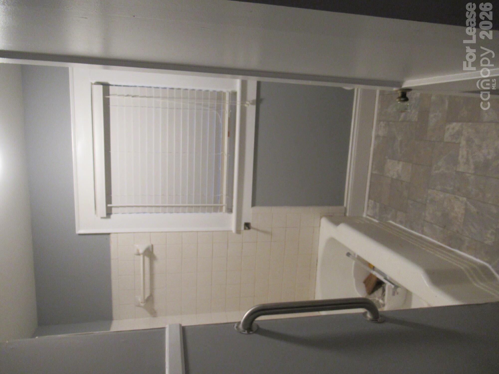 Bath - 520 E Pine Street, Lincolnton