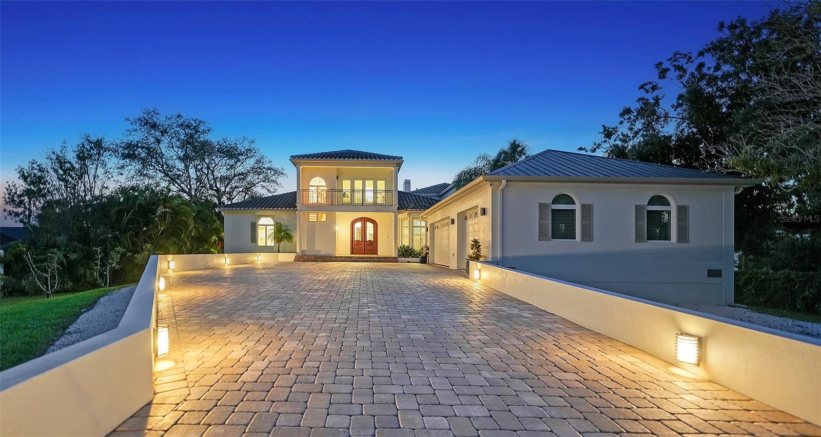 Lighted driveway - 2115 LYCHEE LN, NOKOMIS