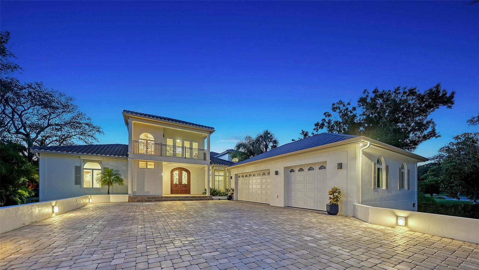 Lights at dusk - 2115 LYCHEE LN, NOKOMIS