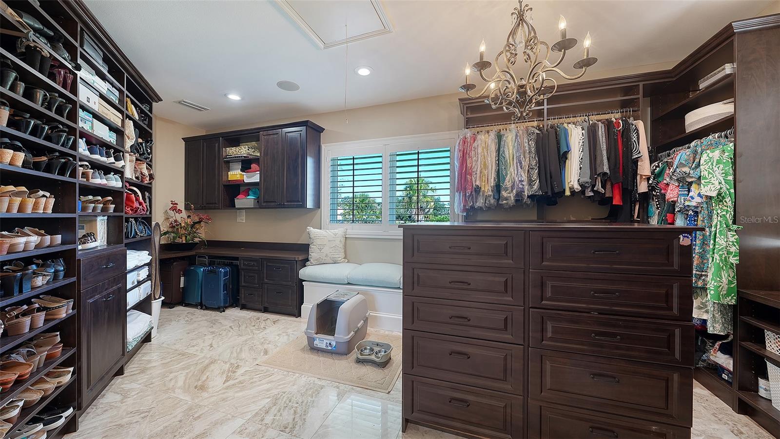 dreamy walk in custom closet - 2115 LYCHEE LN, NOKOMIS