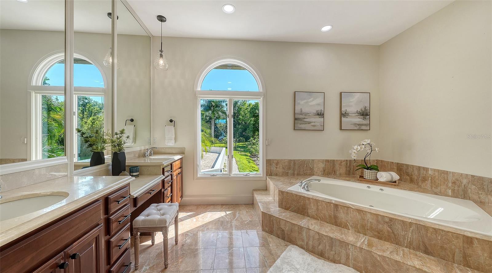 first floor marble en suite bathroom - 2115 LYCHEE LN, NOKOMIS