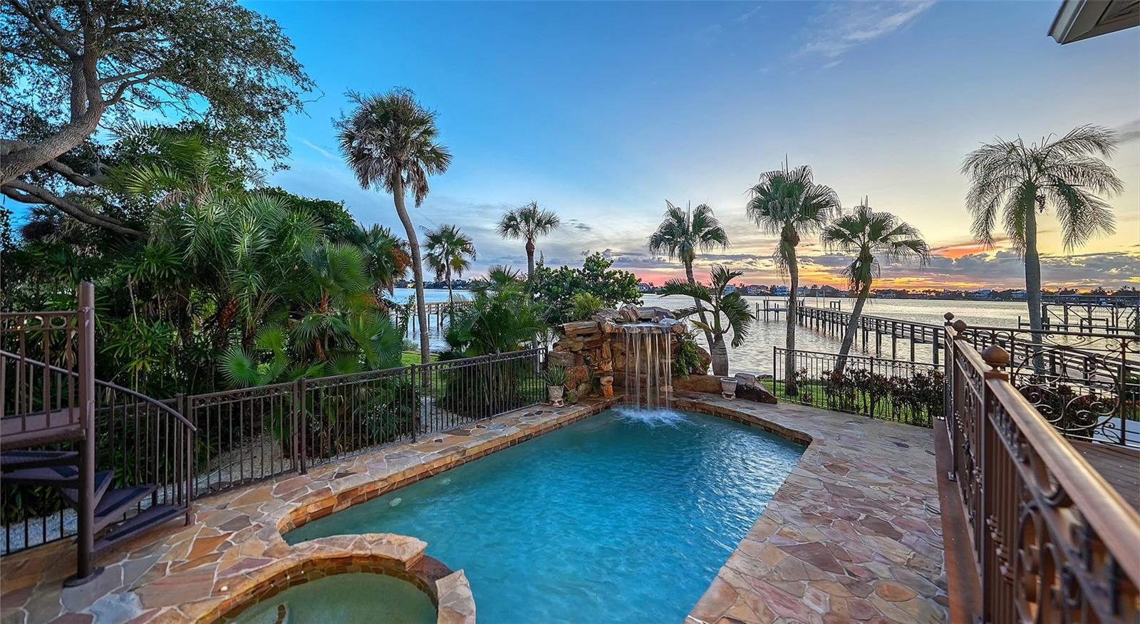 Pool and spa with waterfalls - 2115 LYCHEE LN, NOKOMIS