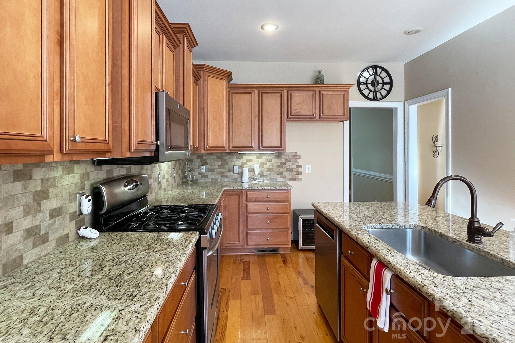 Stainless Appliances - 132 Monarch Lane, Mooresville