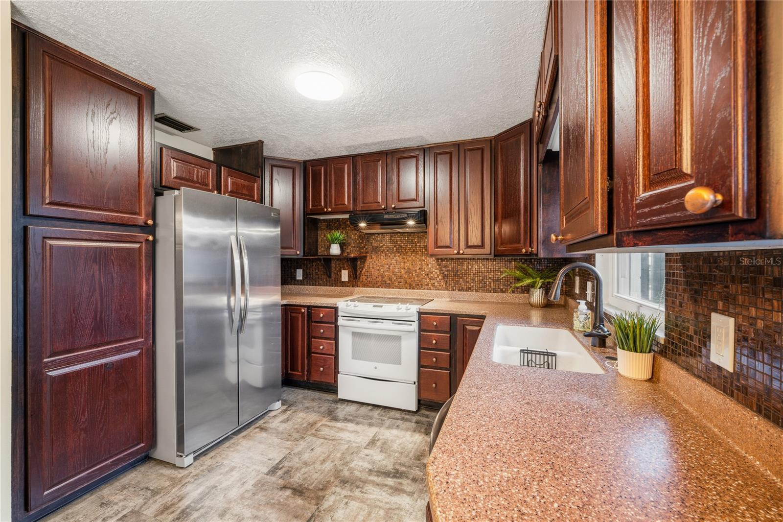 Single Family Residence at 329 TANGERINE ST, ALTAMONTE SPRINGS, photo 11 of 27