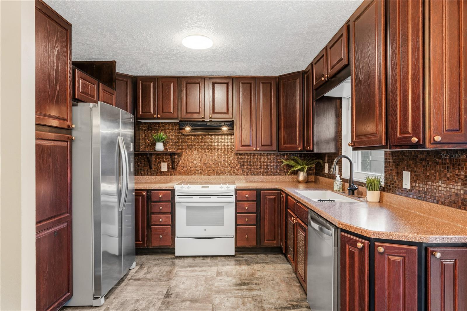 Single Family Residence at 329 TANGERINE ST, ALTAMONTE SPRINGS, photo 12 of 27
