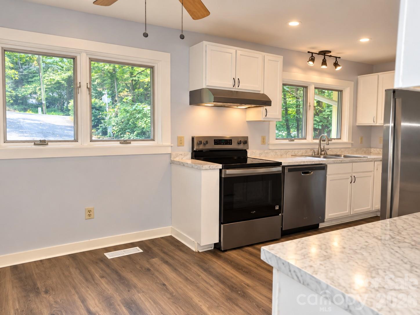 2:2 Kitchen - 121 Carolina Drive, Tryon