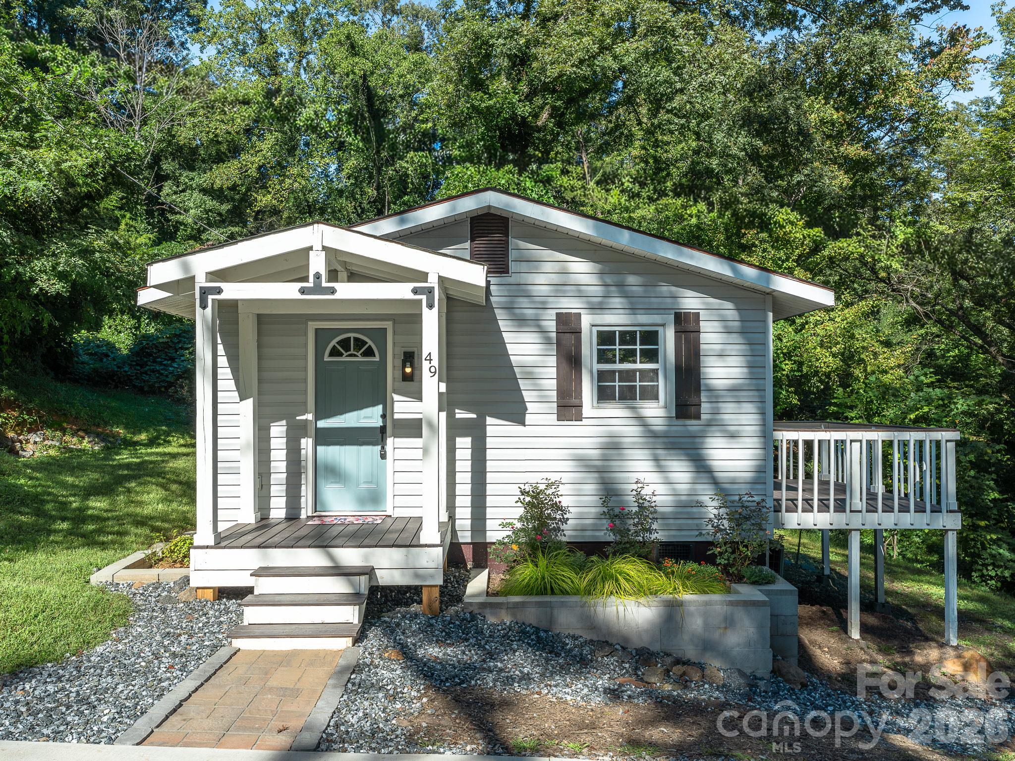 Welcoming front porch. - 49 Livingston Street, Tryon