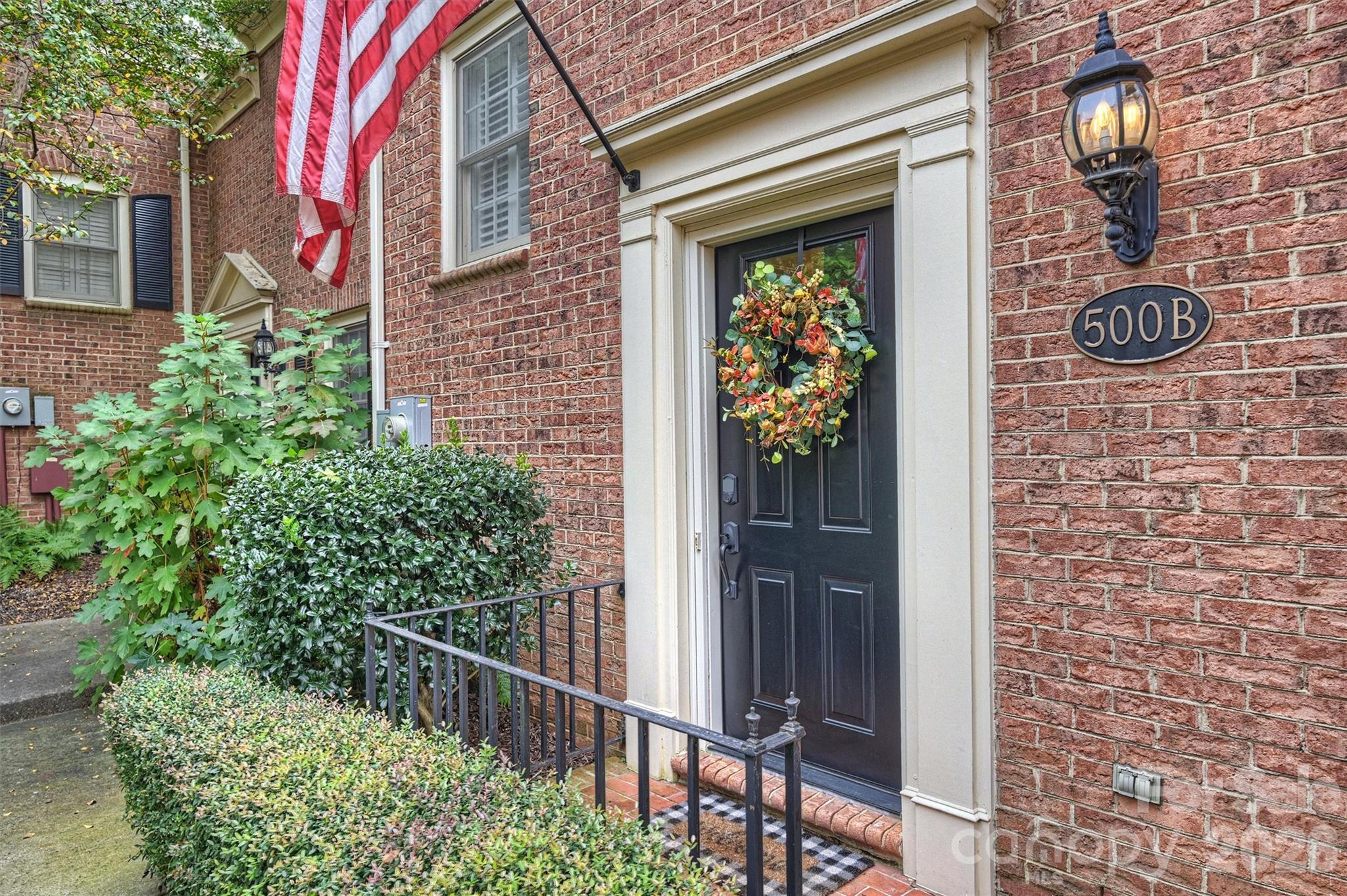 Condominium at 500 N Poplar Street, Charlotte, photo 4 of 35