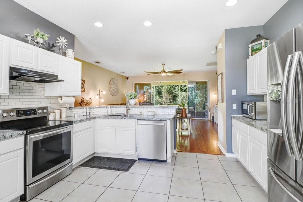 Adorable kitchen with granite countertops,stainless appliances, and beautiful backsplasn - 3876 WHISTLEWOOD CIR, LAKELAND
