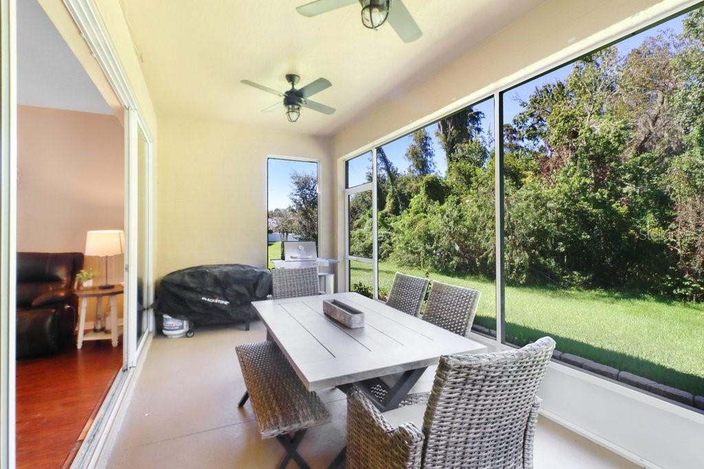 Screened rear porch with view to conservation area - 3876 WHISTLEWOOD CIR, LAKELAND