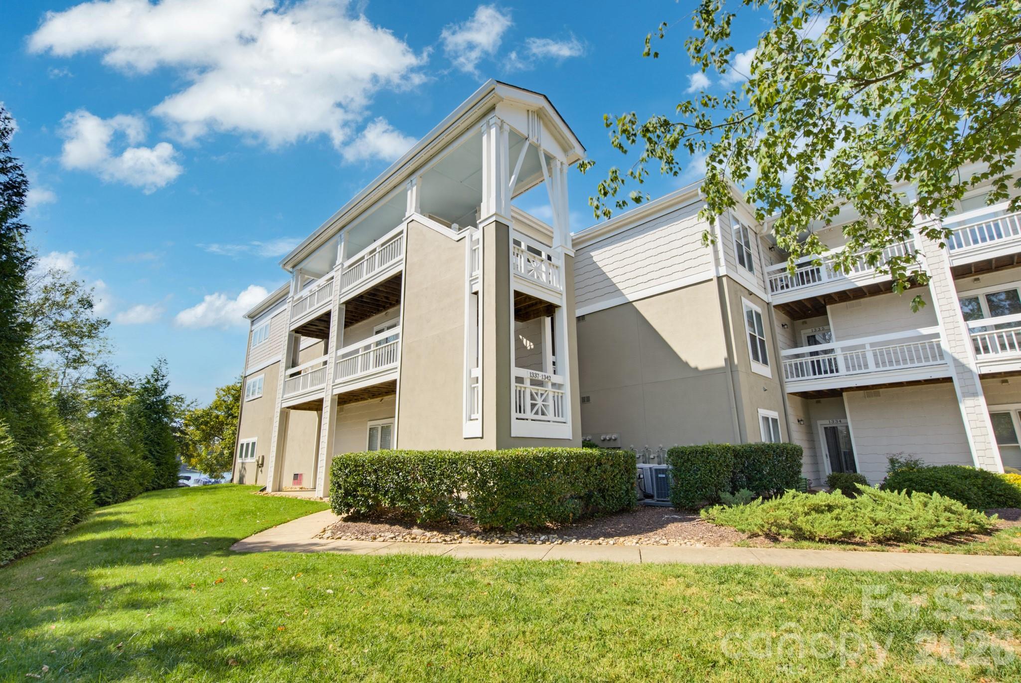Condominium at 1338 Torrence Circle, Davidson, photo 4 of 48